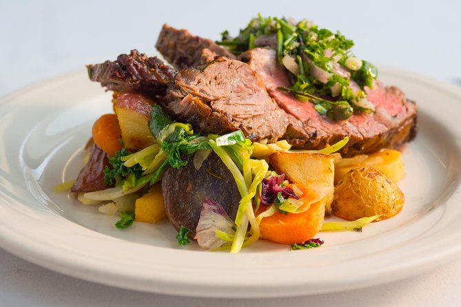 2.5-hour Dinner Cruise on Willamette River - Meeting at 1010 SW Naito Pkwy and Boarding Without Stress