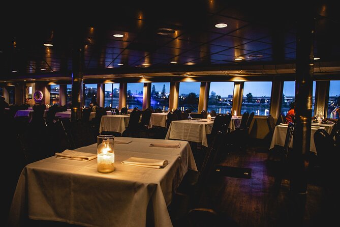 2.5-hour Dinner Cruise on Willamette River - Outer Deck Narration: Headphones, Phone Audio, and Staying Warm