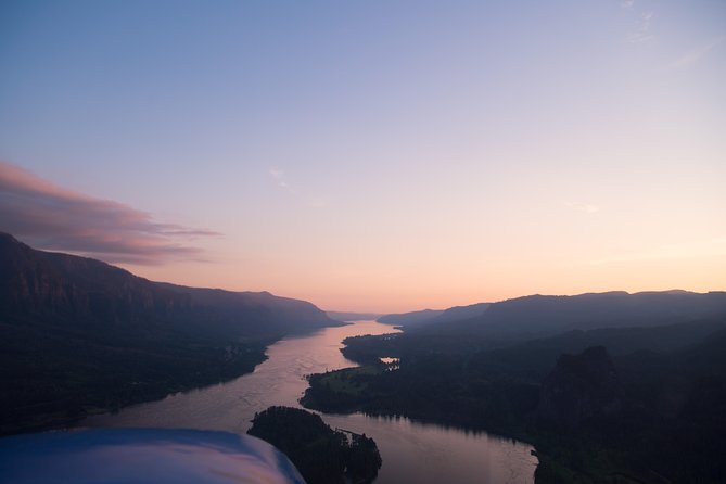 40 Minute Multnomah Falls & Waterfall Air Tour by Envi Adventures - Crown Point State Park: cliffs and the Vista House angle