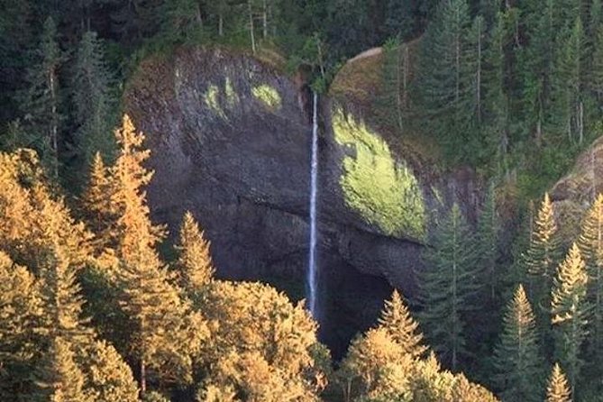 40 Minute Multnomah Falls & Waterfall Air Tour by Envi Adventures - Multnomah Falls: geology, water flow, and why it’s famous