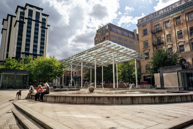 A Guided Walking Tour of Fabulous Downtown Portland, Oregon - Whimsical sculptures and Michael Graves: why the Portland Building is a lightning rod