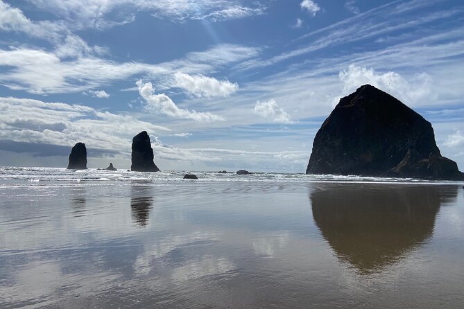 Cannon Beach Hiking Tour on the Oregon Coast - Haystack Rock: photos up close without crossing the line