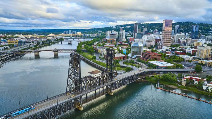 Discover Portland: Guided Sightseeing Tour (Most popular!) - Meeting point and van check: find the right starting spot