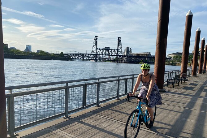 Essential Portland Oregon Bike and E-Bike Tour! - Powell’s City of Books: The 5-Story Block That Makes Portland Make Sense
