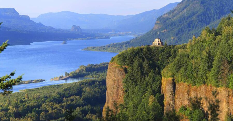 From Portland: 7 Wonders of the Gorge Jetboat Cruise - What You See on the Gorge Run: Cape Horn, Crown Point, and Multnomah Falls