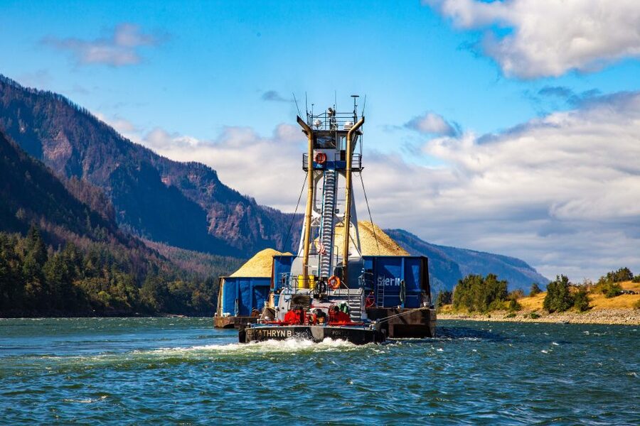 From Portland: Bigfoot Adventure 3.5-hour Jetboat Cruise - Multnomah Falls and the Viewpoints You Can Actually Use