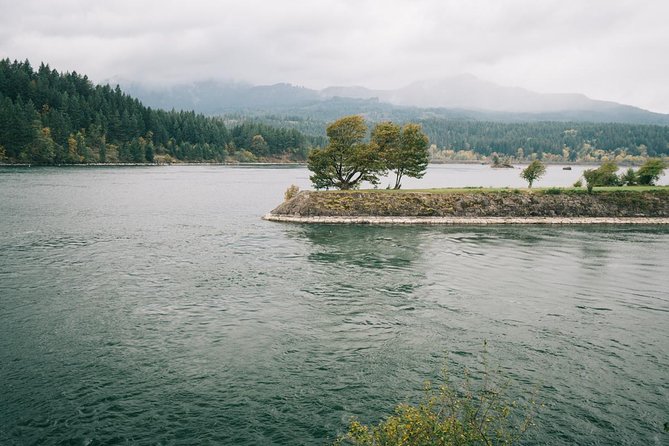 Mt Hood, Waterfalls, and Wine Tour - Horsetail Falls and Gorge Geology: Why These Cliffs Exist