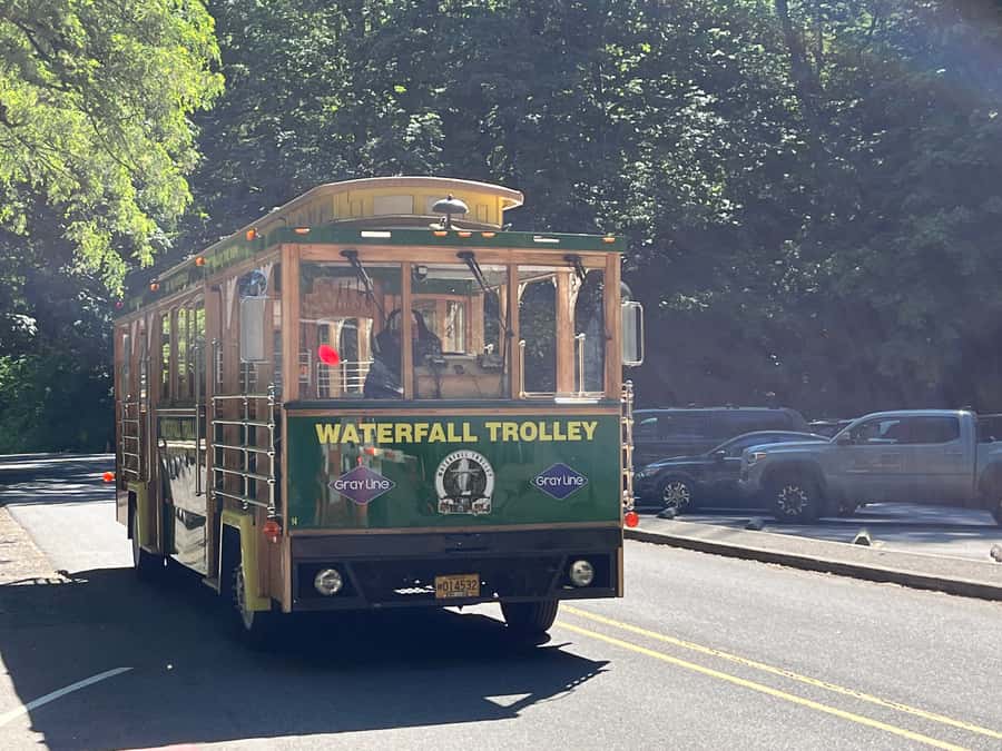 Multnomah Falls: Waterfall Corridor Hop-On Hop-Off Trolley - How the Hop-On Hop-Off System Works on the Columbia River Highway