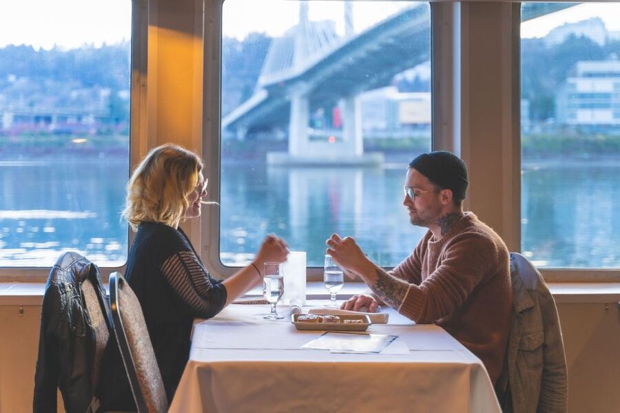 Portland: 2-Hour Lunch Cruise Through Downtown - Two hours on the Willamette: how the timing works