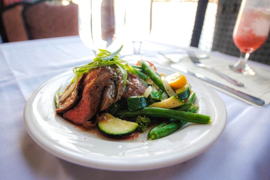 Portland: Dinner Cruise on the Willamette River - Who this Portland Spirit dinner cruise is for (and who should skip it)