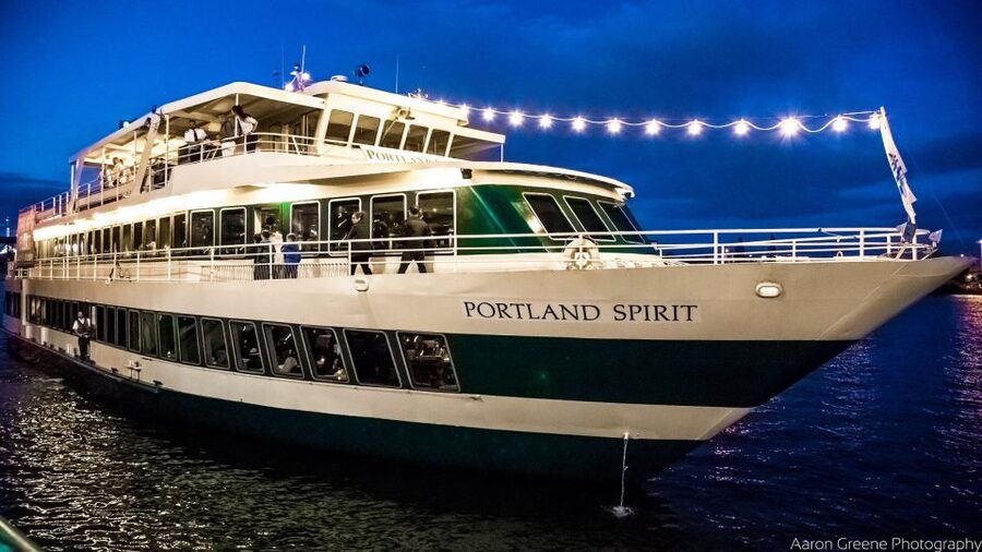 Portland: Dinner Cruise on the Willamette River - Why this Willamette River dinner feels like a real night out
