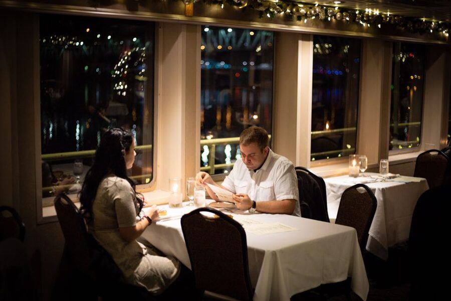 Portland: Dinner Cruise on the Willamette River - The menu experience: local Pacific Northwest ingredients, entrée choice, dessert
