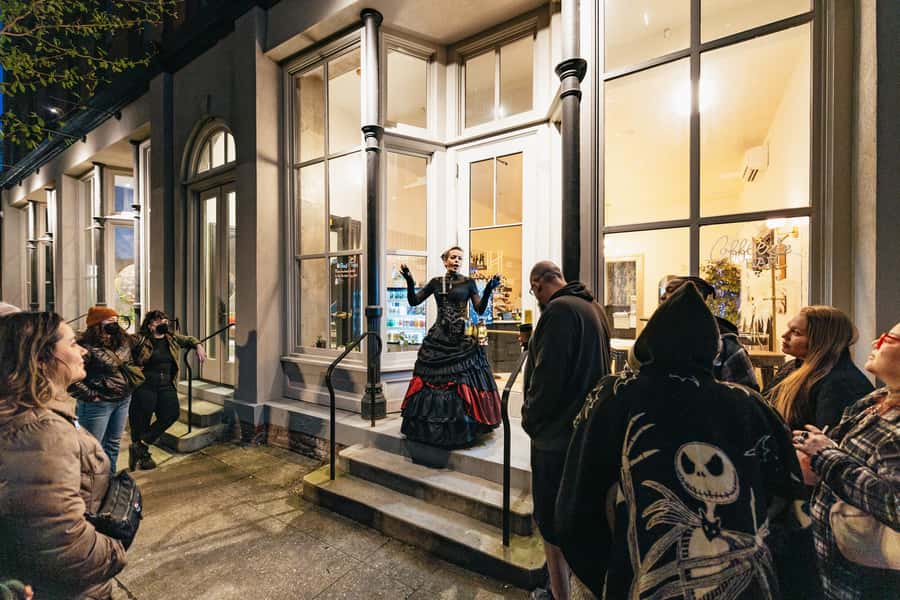 Portland: Ghosts, Poltergeists, and Psychopaths Walking Tour - Old Town Pizza Stop: Eyewitness Accounts With a Research Slant