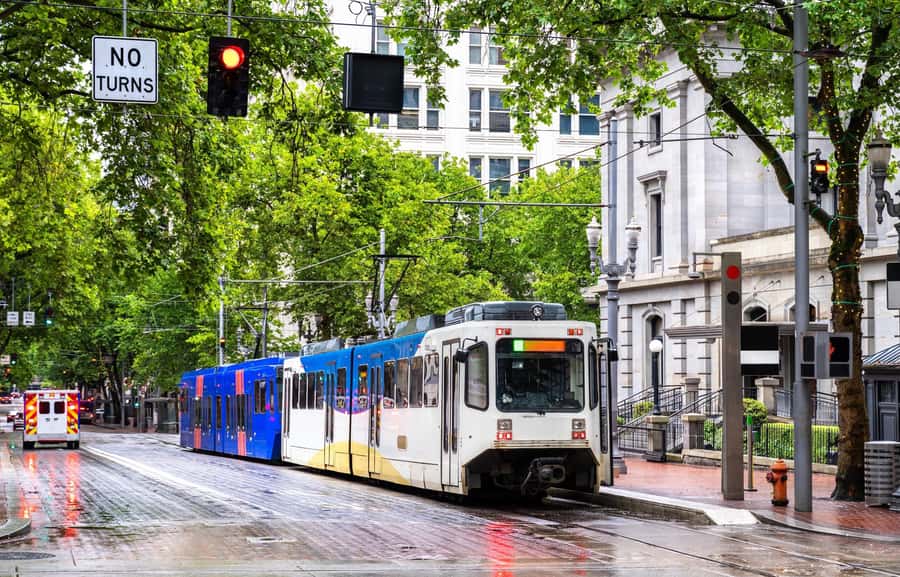 Portland: Guided Delicious Donut Tour with Tastings - The 2-hour walk: how the route connects Pioneer Square, Chinatown, and PSU