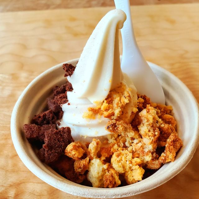 Portland: Guided Ice Cream Walking Tour with Tastings - Walking Portland Between Four Parlors