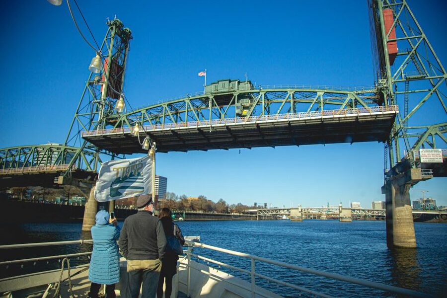 Portland: Happy Hour Sightseeing Cruise - Following the river south: what happens during the cruise loop