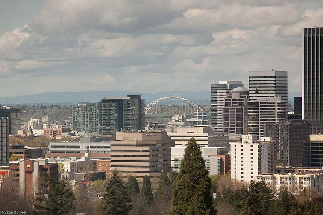 Portland: Morning City Highlights Tour - Lake Oswego Square (Seasonally): A Nice Optional Flavor