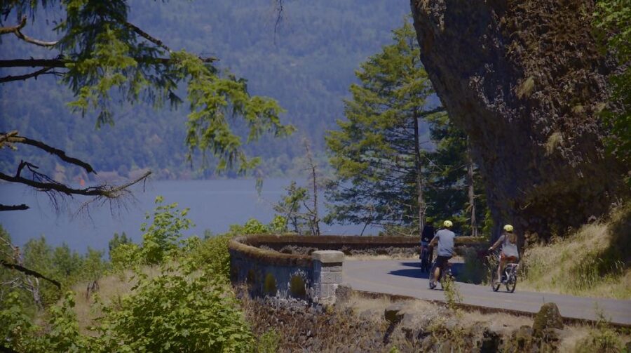 Portland: Multnomah Falls E-Bike Tour in the Columbia Gorge - Latourell Falls: where the walk adds magic