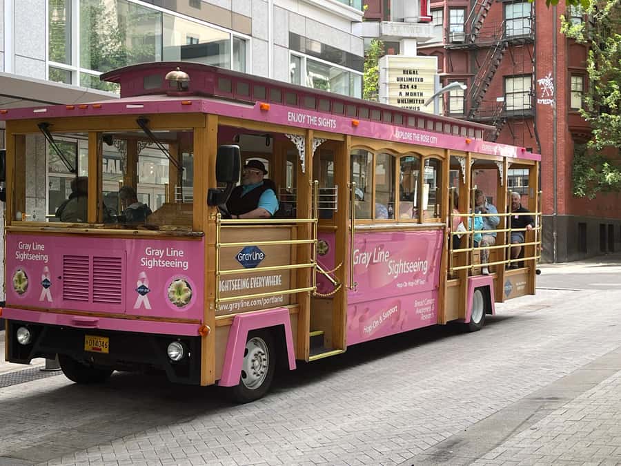 Portland, Oregon: Pink Trolley Hop-On Hop-Off Tour - Oregon Zoo, World Forestry Center, and Hoyt Arboretum by shuttle
