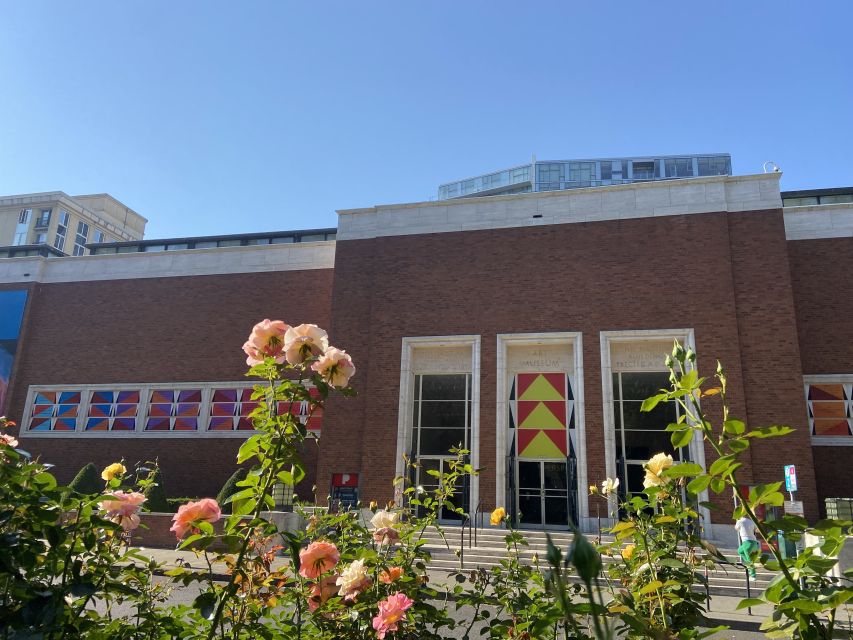 Portland, Oregon: Soul of the City Walking Tour - Starting at Director Park, where the city sets the tone