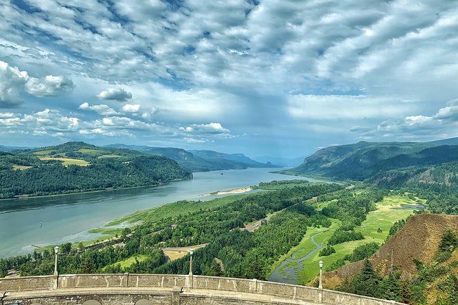Portland Sightseeing Tour Including Columbia Gorge Waterfalls - Portland morning: from Pioneer Square to the Rose Test Garden