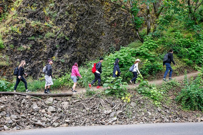 See Multnomah, two waterfalls & Vista House (Transport Included) - Multnomah Falls and Vista House: the big Oregon headline