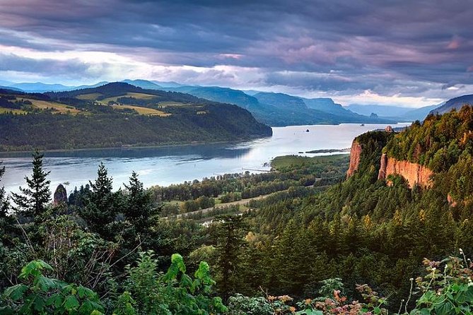 Waterfalls & Wine Tour-Multnomah Falls,Vineyards,Hood River Combo - Columbia Gorge Scenic Highway: Vista House and Latourell Falls