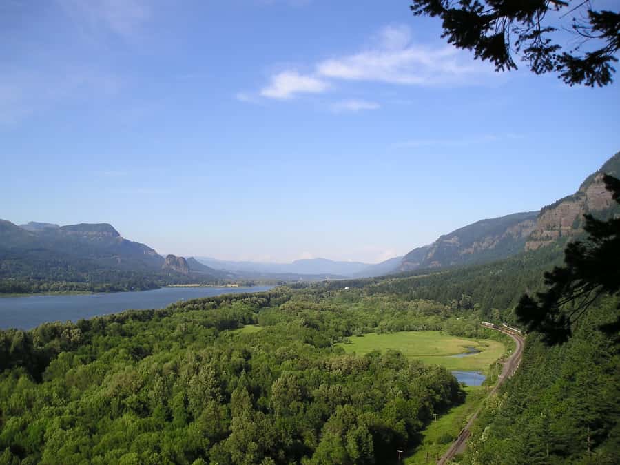 Wonderful Waterfalls of Columbia River Gorge Tour - When traffic and weather shape the extras: Horsetail and Bridal Veil